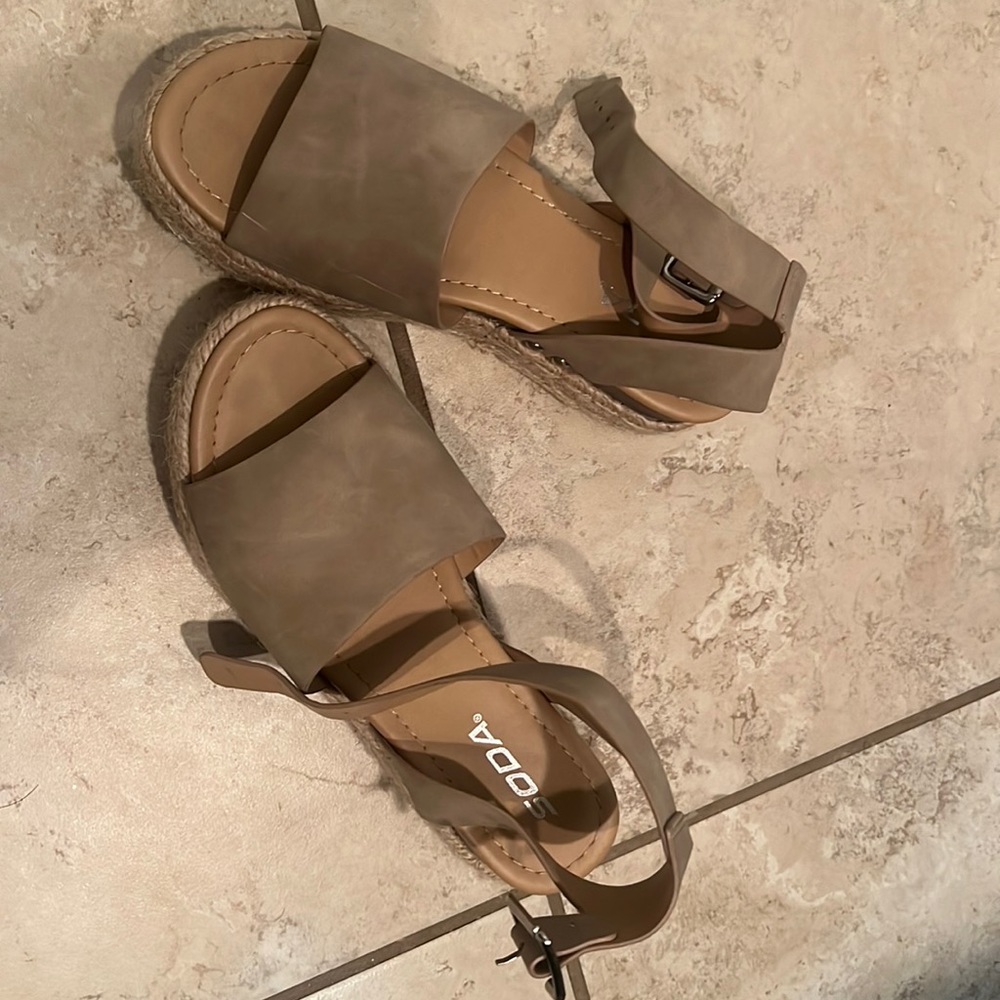 Tan soda sandals